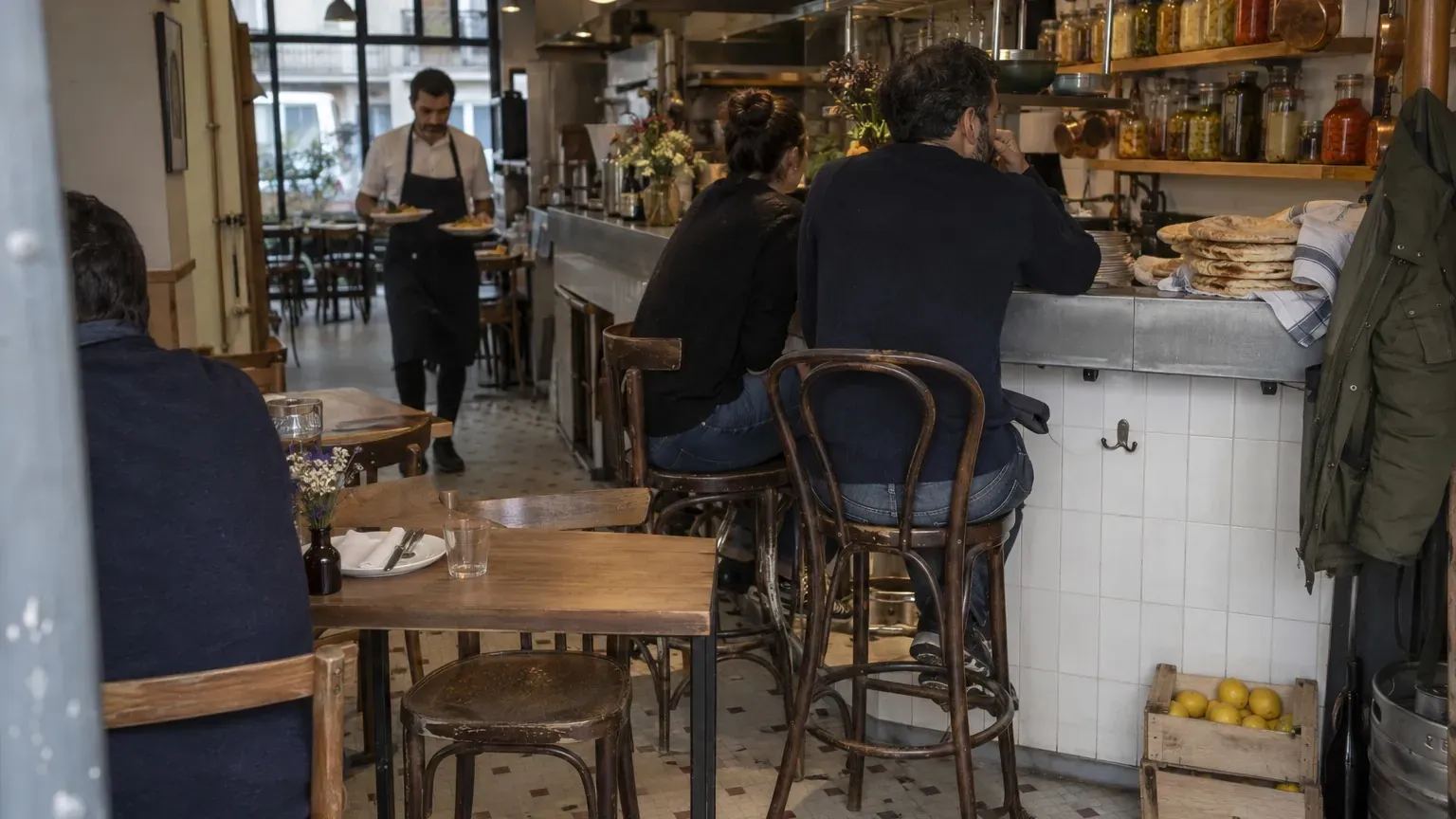 8 nouveaux restaurants de Paris à tester cet automne 2026 : bistrot turc, taverne grecque, brasserie des Batignolles